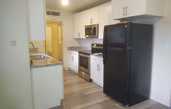 1 bed, 1 bath, 650 sqft, $925, Unit Mast Bed