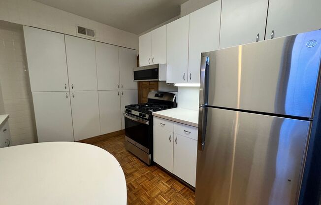 3 beds, 2.5 baths, 2,100 sqft, $3,960, Unit 431-02A