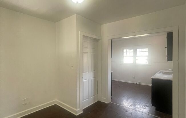 2 bedroom 1 bath available now
