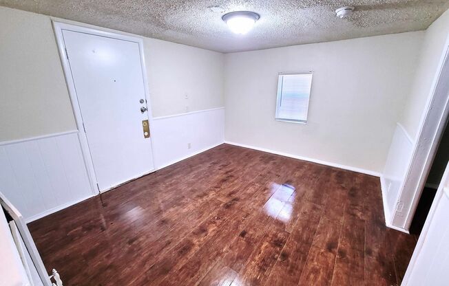 2 beds, 1 bath, $900