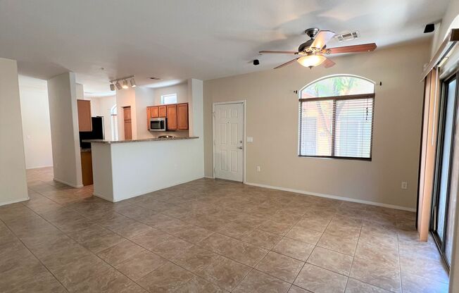 3 beds, 2.5 baths, $1,985, Unit UNIT 1045
