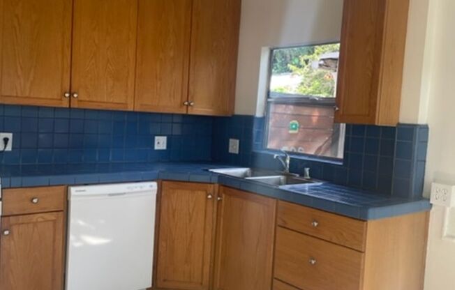 2 beds, 1 bath, $3,795, Unit 524