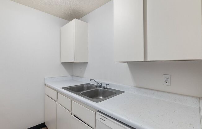 2 beds, 1 bath, 870 sqft, $1,395, Unit 14