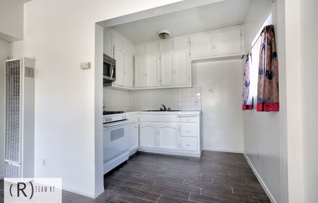 1 bed, 1 bath, 415 sqft, $1,650, Unit 1007 Simmons Ave