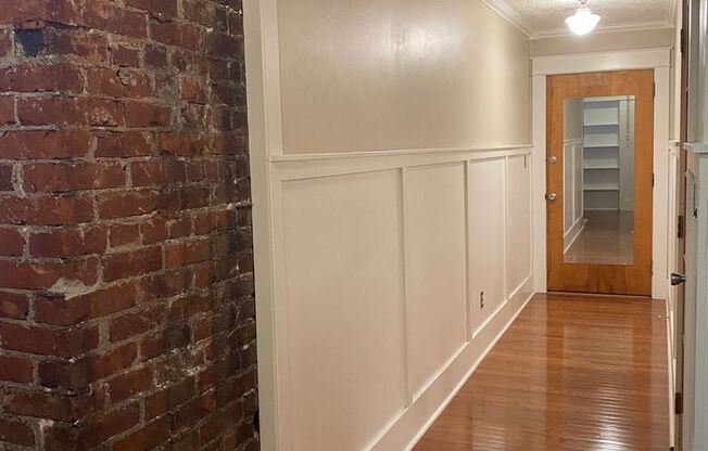 Studio, 1 bath, 450 sqft, $1,000, Unit 8