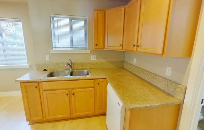 2 beds, 1 bath, $1,600, Unit 6