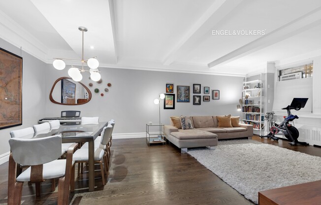 290 W ALT AVE 1