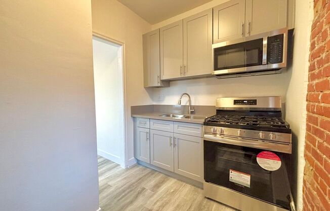 Studio, 1 bath, 415 sqft, $1,350, Unit 206