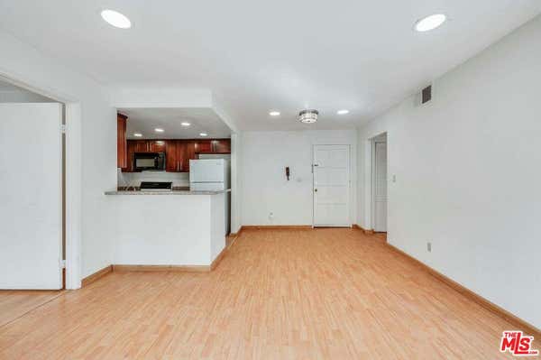 2 beds, 2 baths, $2,800, Unit 102