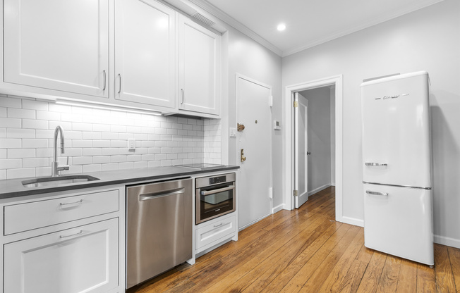 140 W 10 ST
