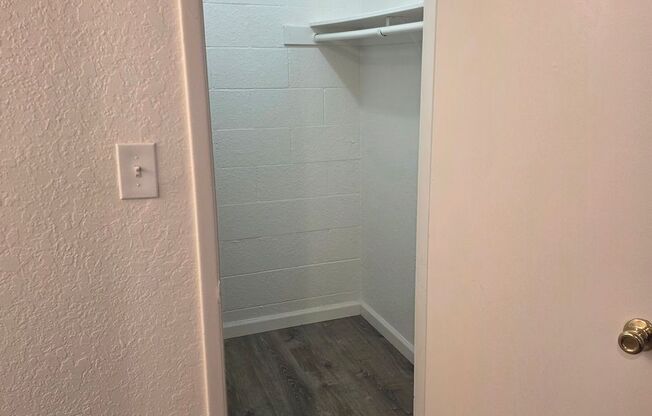 Studio, 1 bath, 375 sqft, $940, Unit 41
