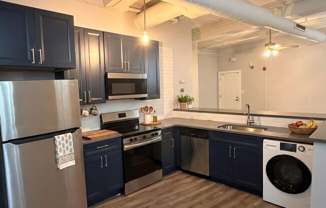 2 beds, 2 baths, 755 sqft, $1,195, Unit 01B