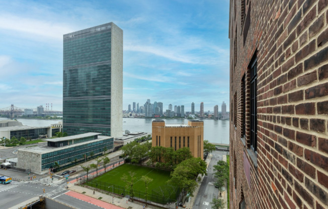 5 TUDOR CITY PL