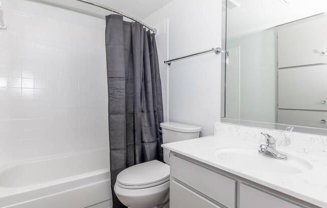 1 bed, 1 bath, 727 sqft, $899