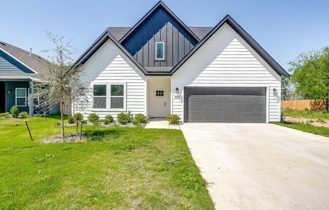 Beautiful, new construction home located only half a mile and walking distance to Eastgate Park and the Trinity River!