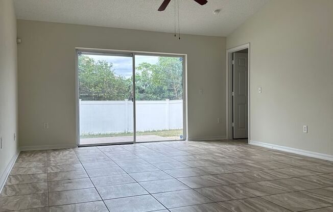 Nice 3 Bedroom 2 Bath Home in Wellington subdivision in Davenport