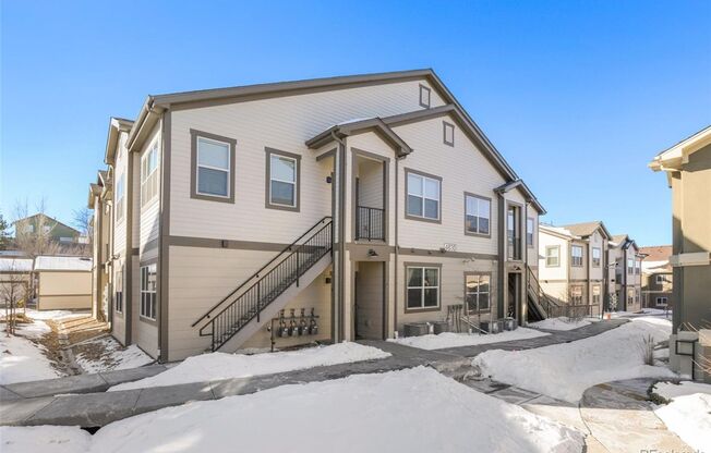 Gorgeous ground level condo with detached garage in Highlands Ranch