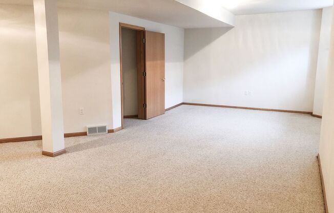 Verona Schools! Awesome 2BR/2BA townhouse-style condo for rent on West Side!