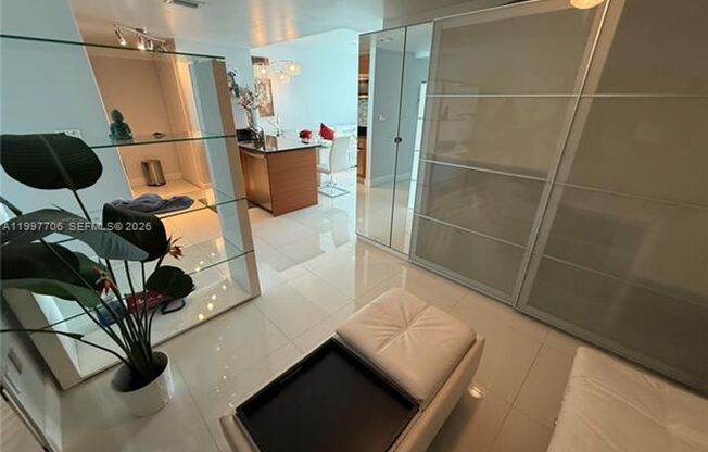 1 bed, 1 bath, 800 sqft, $3,400, Unit 50 Biscayne Blvd # 1907