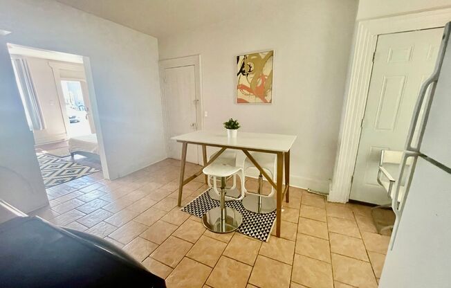 1 bed, 1 bath, 700 sqft, $895, Unit #1