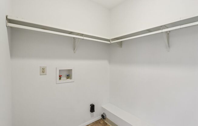 2 beds, 1.5 baths, 900 sqft, $959, Unit 3007F