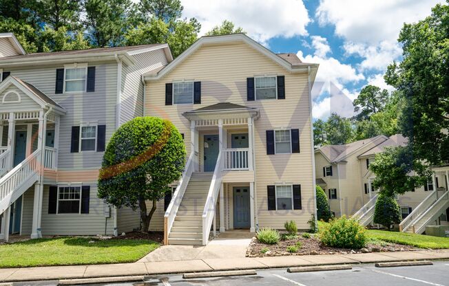 221 Schultz Street – 2BR/2.5BA Townhome in Chapel Hill – Water Included!