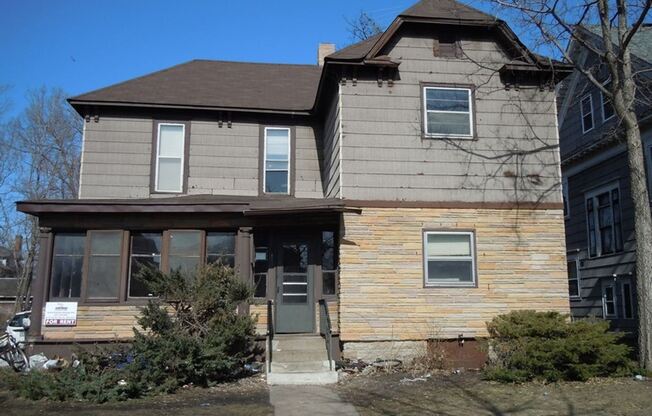 8 Bedroom house w/ 3 bathrooms, 3 kitchens