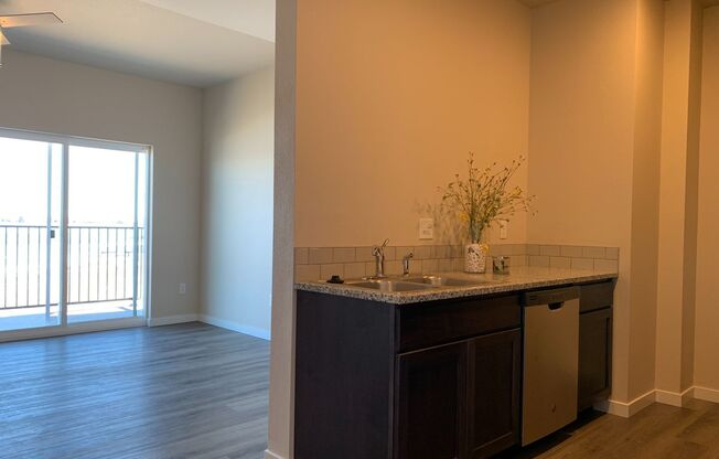 Fantastic Condo on Windsor Lake