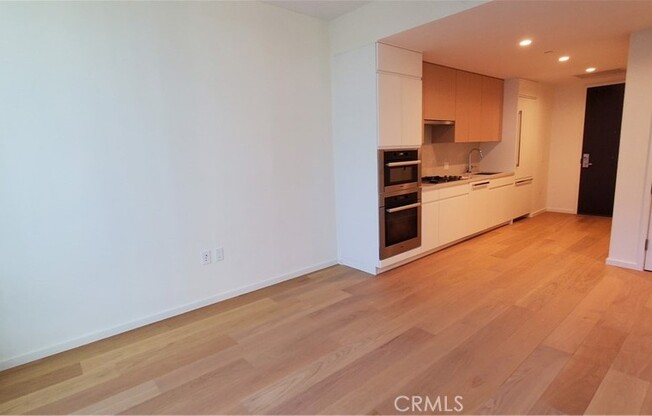 1 bed, 1 bath, 695 sqft, $2,700, Unit 2403