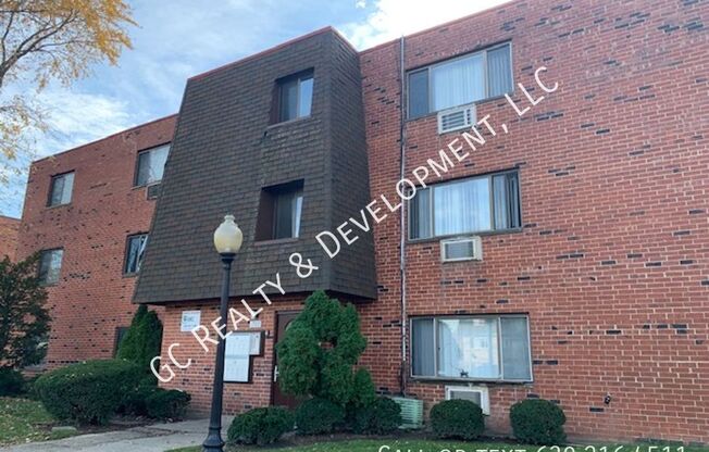1703 W DENNIS DR
