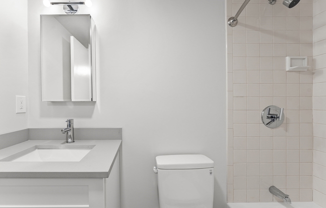 2 beds, 2 baths, 902 sqft, $3,200, Unit 404