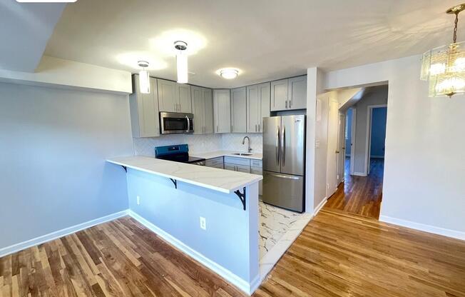737 E 78 ST