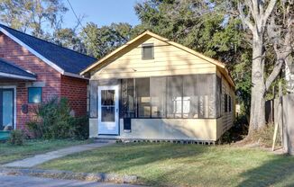 Cute Bungalow - great yard - Two Bedroom