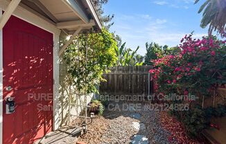 565 1/2 E 5 AVE