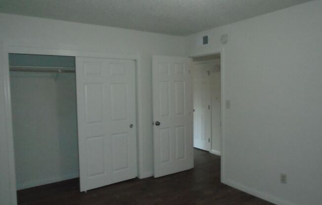 2 beds, 1 bath, $1,395, Unit Unit B