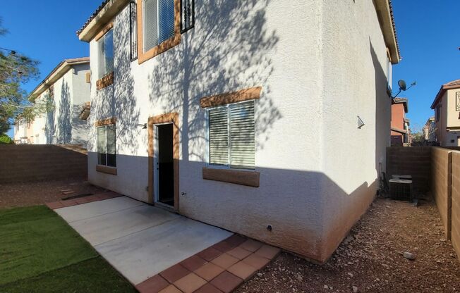 3 beds, 2.5 baths, $1,950