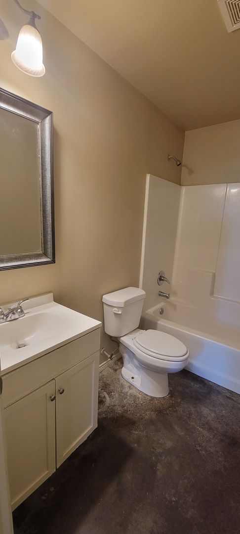 3 beds, 1 bath, $1,050