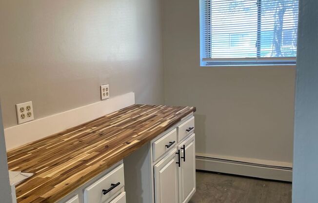 2 beds, 1 bath, 875 sqft, $960, Unit L104
