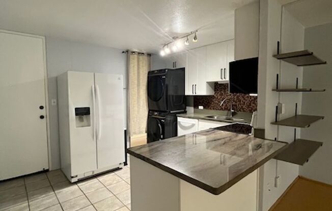 2 bedroom/1 bath Ground-level unit nestled in the serene community of Mililani.