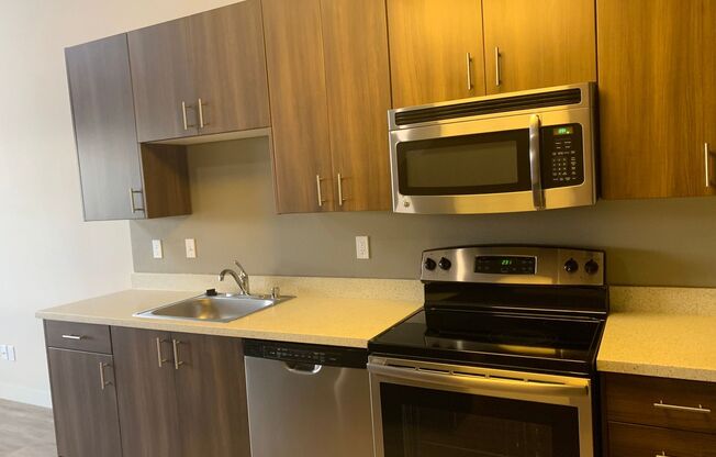 Studio, 1 bath, 430 sqft, $1,800, Unit 418