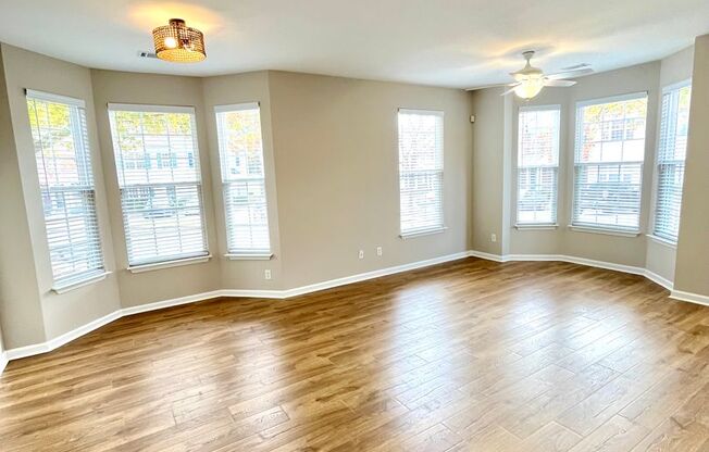 Newly Renovated 3 Bed, 2.5 bathroom Townhome