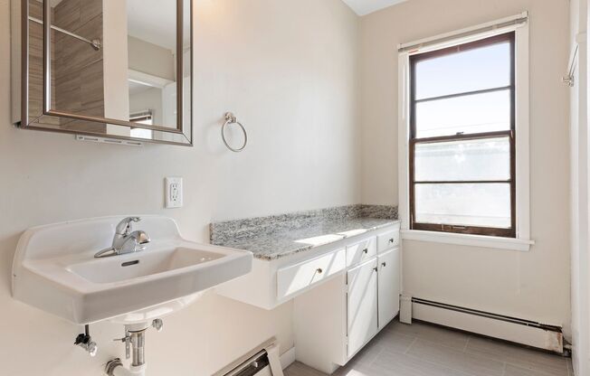 Studio, 1 bath, 350 sqft, $1,087, Unit 19