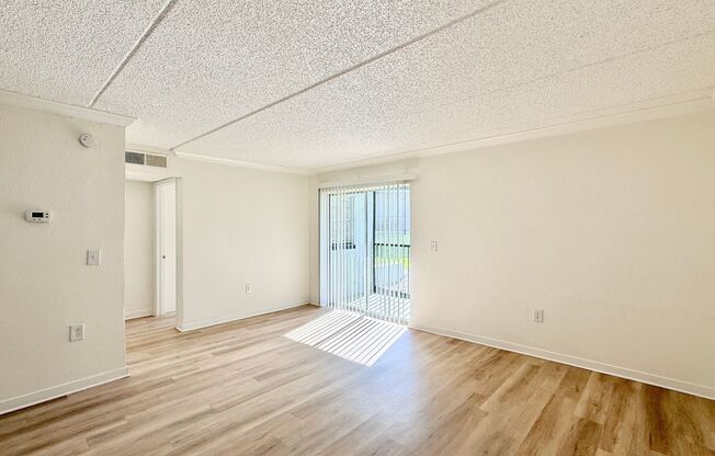 2 beds, 1 bath, 916 sqft, $1,415