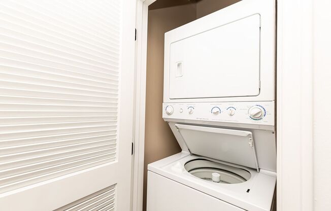 2 beds, 2 baths, $3,288