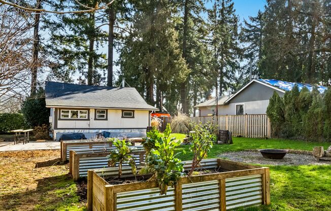 Adorable, fully updated 1-bdr/1-bath Milwaukie bungalow—Huge yard, storage, 1-car garage