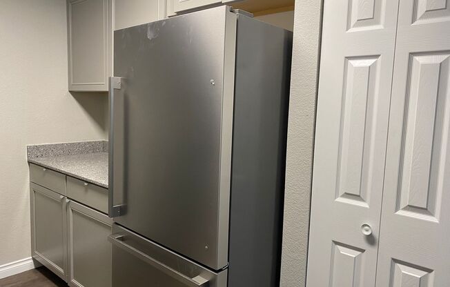 3 beds, 2 baths, 643 sqft, $1,950, Unit A405