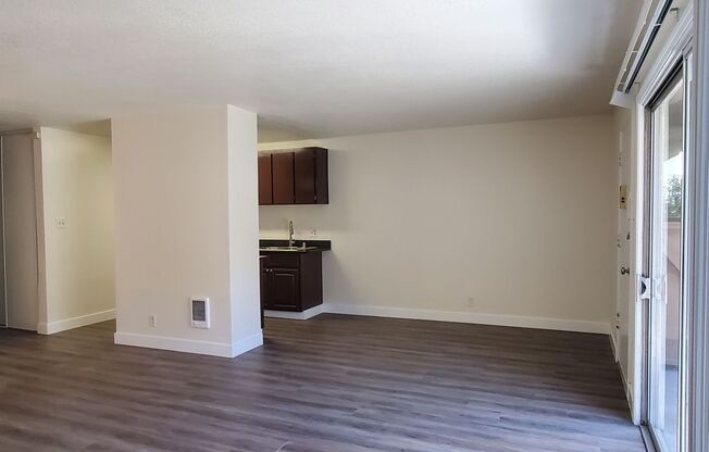 2 beds, 1 bath, $2,495