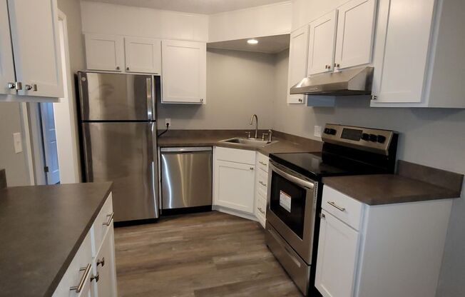2 beds, 2 baths, 925 sqft, $1,300, Unit 122