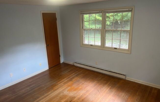 Spacious 2 Bedroom Minutes From UNC Campus