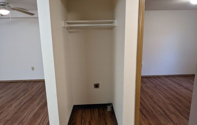 2 beds, 1 bath, 750 sqft, $1,395, Unit 33